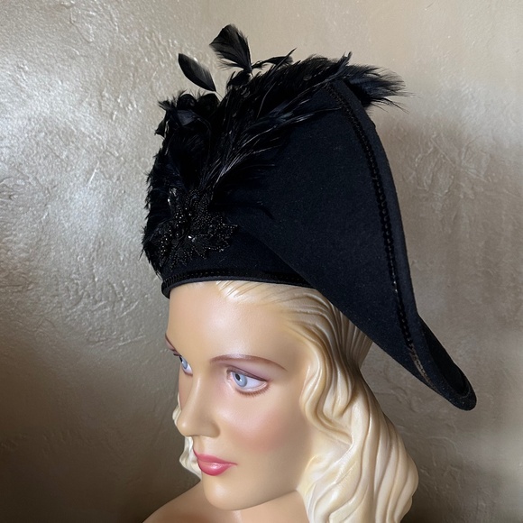 AMAZING NWT DESIGNER 1970s\' BLACK FELT WIDE BRIM HAT + FEATHERS, SEQUINS & BEADS main image 6